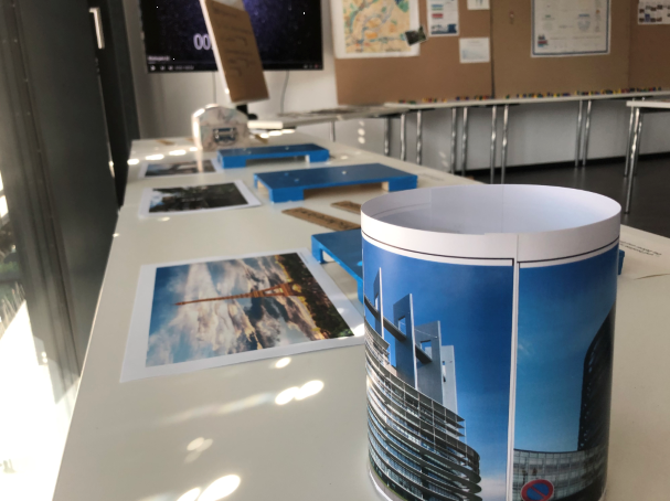 005 Parliament cylinder and city plate